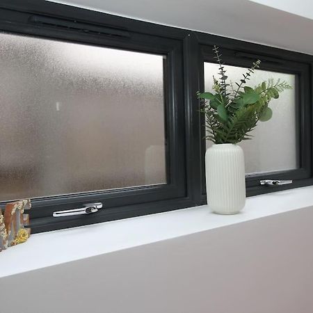 Lovely One Bed Apartment-Near All Transport-Village-Freeparking London Bagian luar foto