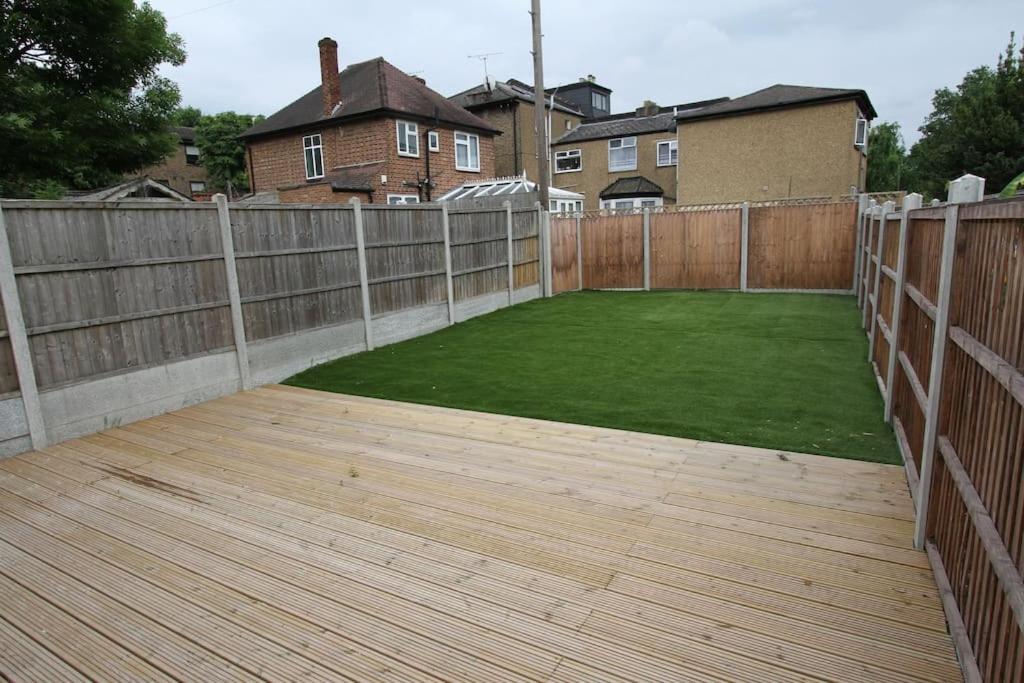 Lovely One Bed Apartment-Near All Transport-Village-Freeparking London Bagian luar foto