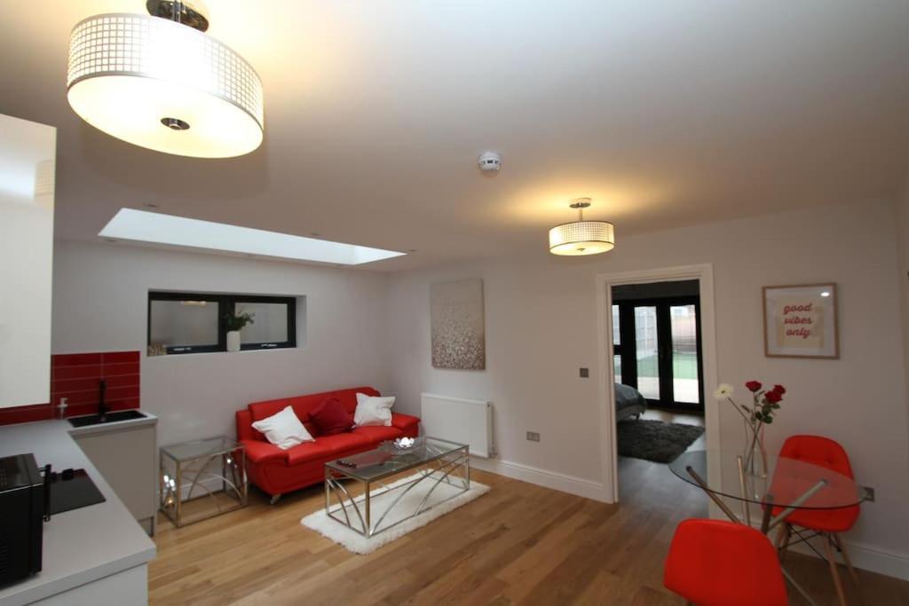 Lovely One Bed Apartment-Near All Transport-Village-Freeparking London Bagian luar foto