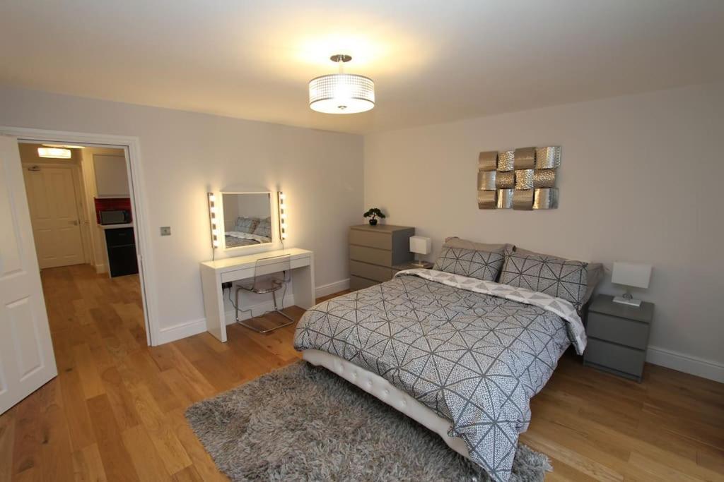 Lovely One Bed Apartment-Near All Transport-Village-Freeparking London Bagian luar foto