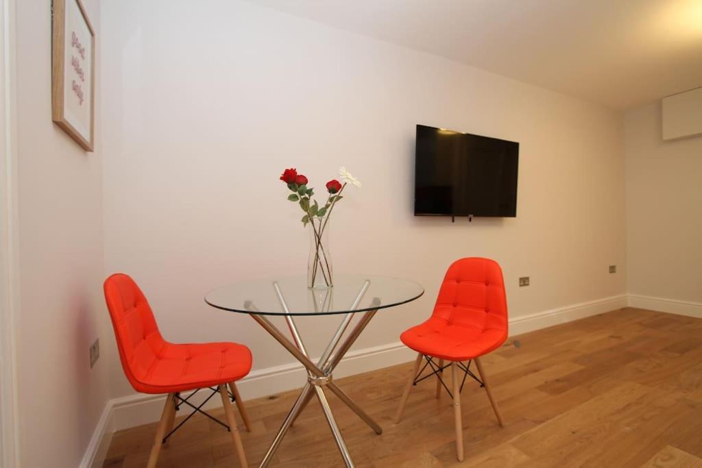 Lovely One Bed Apartment-Near All Transport-Village-Freeparking London Bagian luar foto